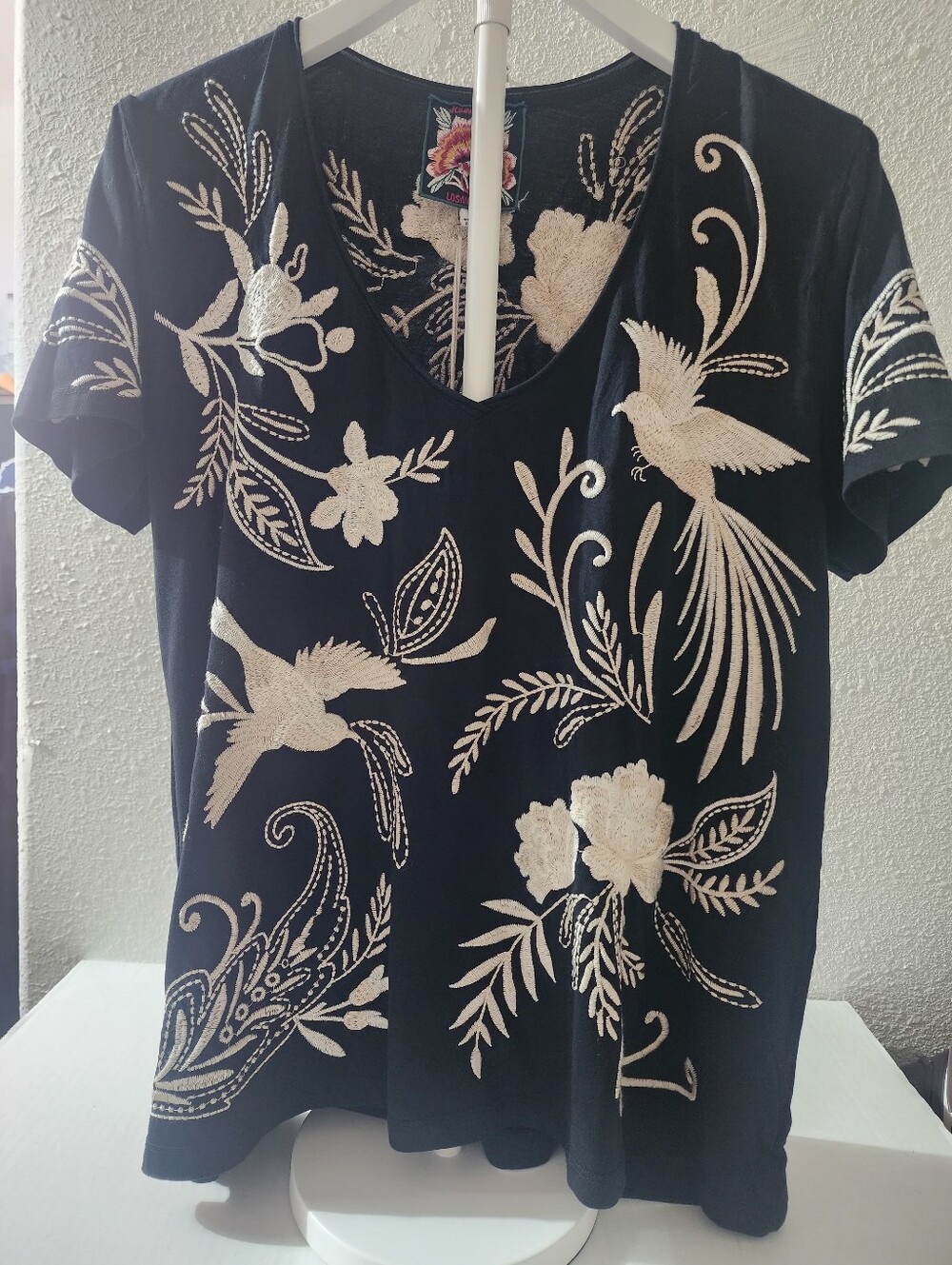 Johnny Was NWT Black Embroidered Bird Floral Tee Top Size L - Picture 2 of 9